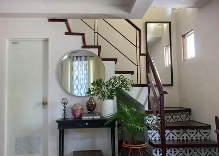 Phoenix House Apartment *
