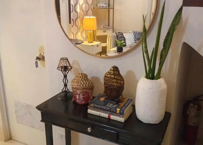 Phoenix House Apartment *