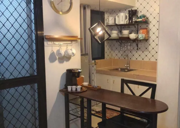 Phoenix House Apartment *